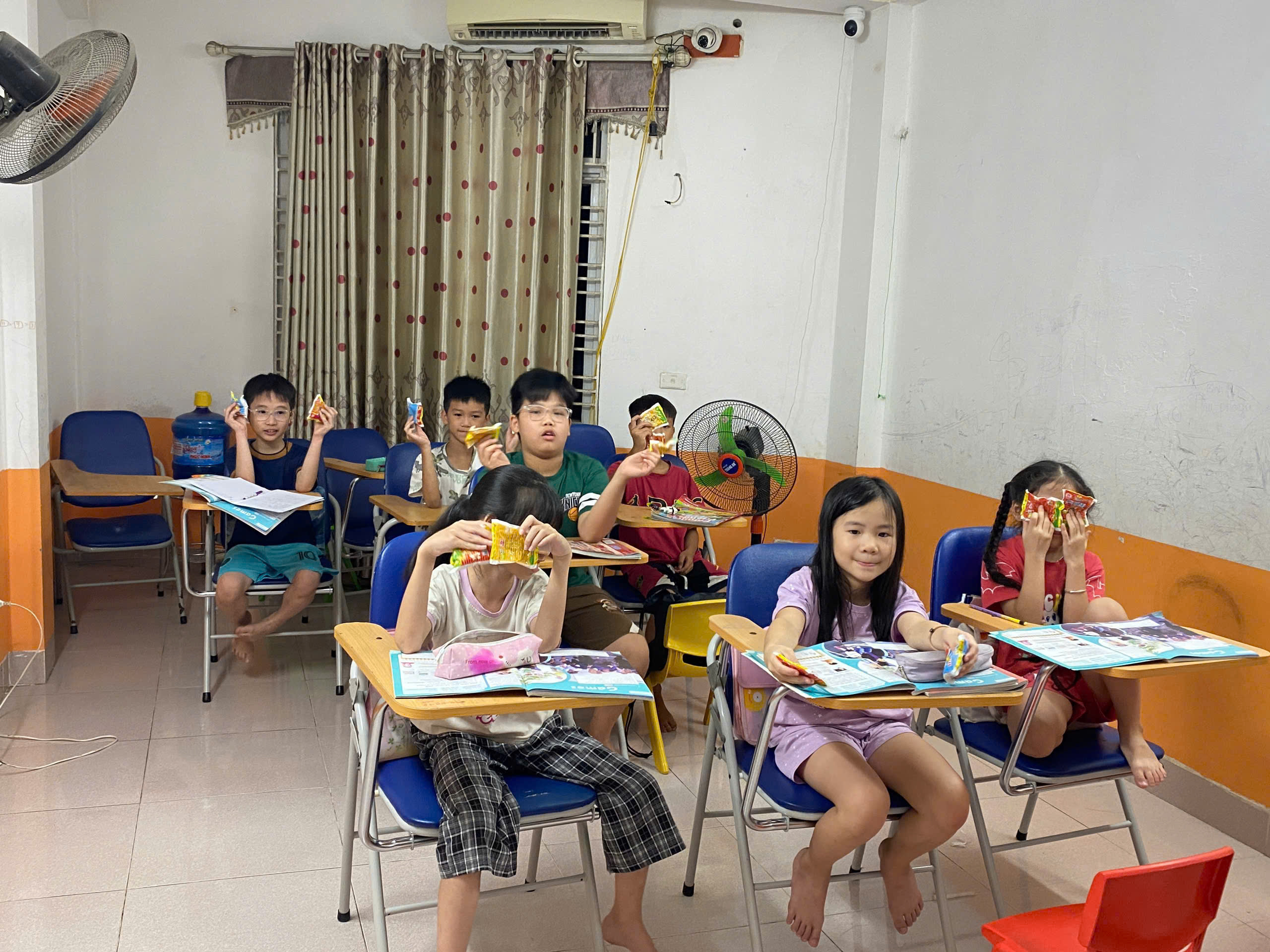 Học sinh The Good King trong một buổi học kết hợp luyện tập và hoạt động tương tác