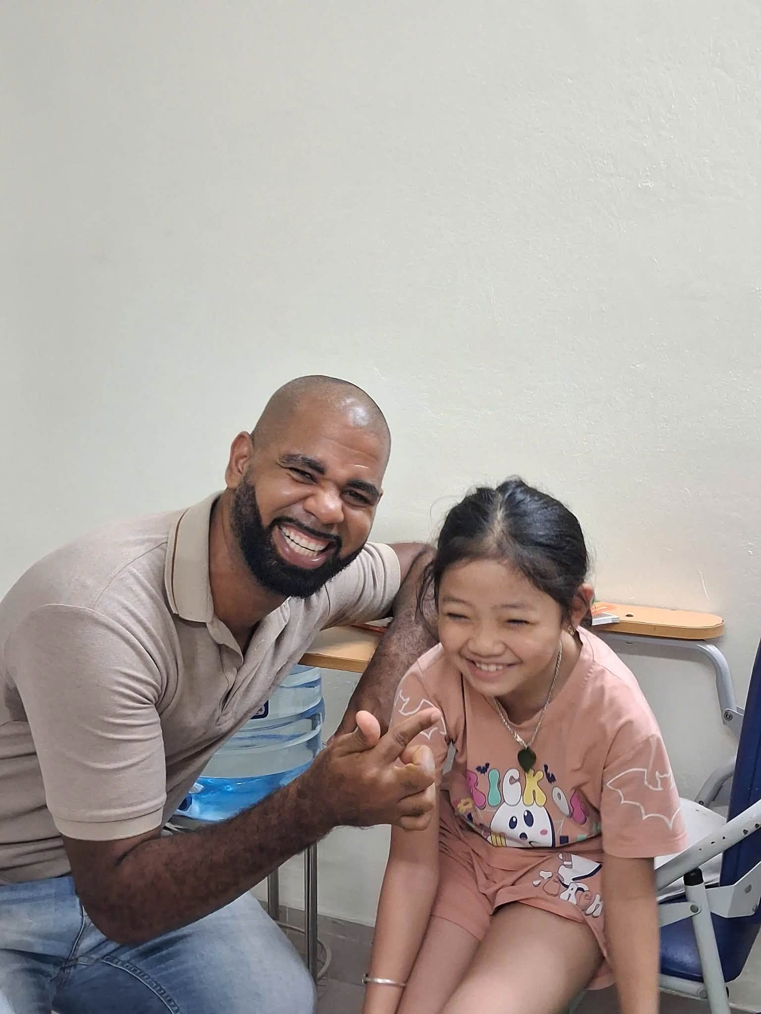 Học sinh The Good King giao lưu và tương tác cùng Claudecir Junior
