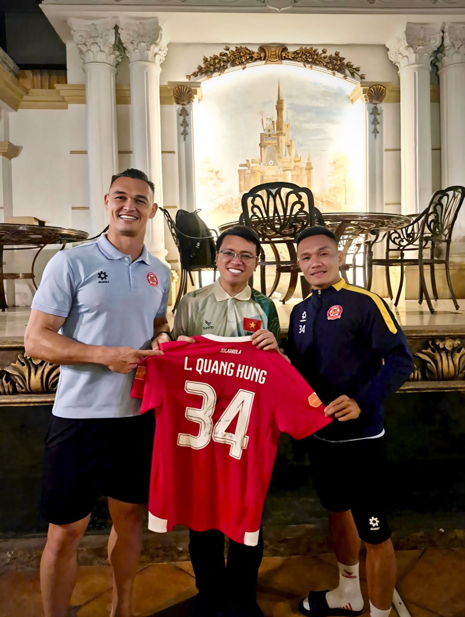 Patrik Lê Giang, Lê Quang Hùng và Nguyễn Minh Quân tại một cuộc gặp gỡ bóng đá